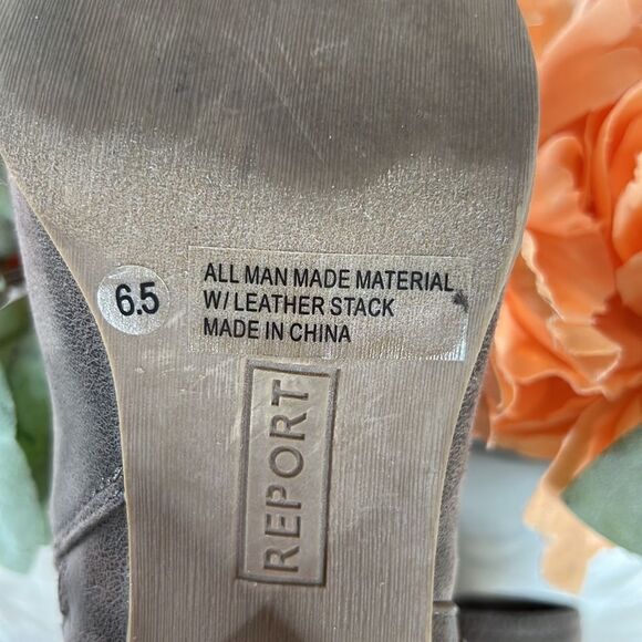 Report Carl Booties  - Picture 6 of 11